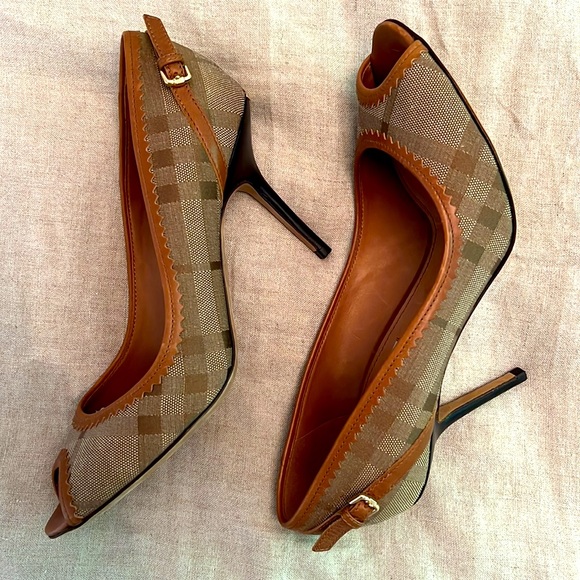 Burberry Peep-Toe Pumps - Picture 4 of 10